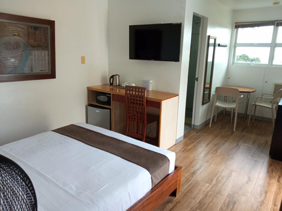 Bluewaves Westcliff Villa Balabag  外观 照片