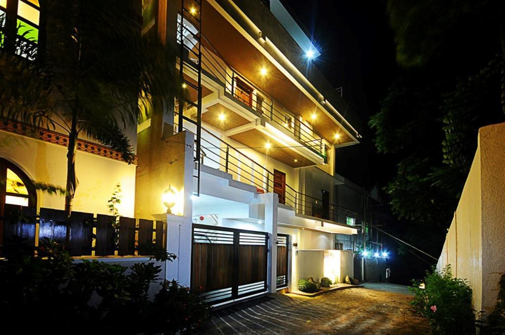 Bluewaves Westcliff Villa Balabag  外观 照片