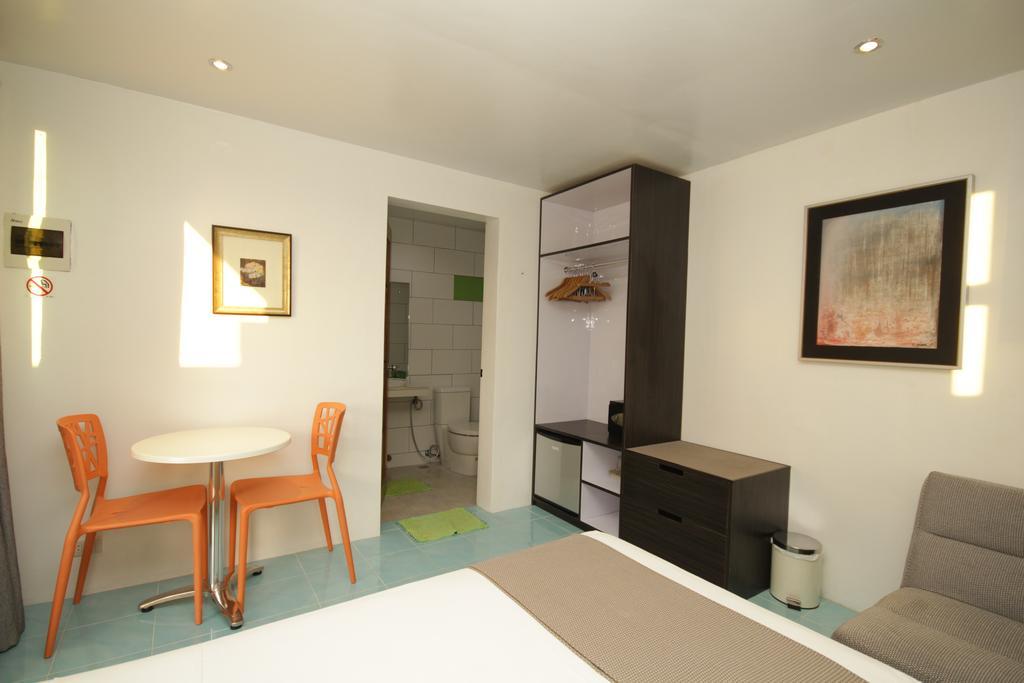 Bluewaves Westcliff Villa Balabag  外观 照片