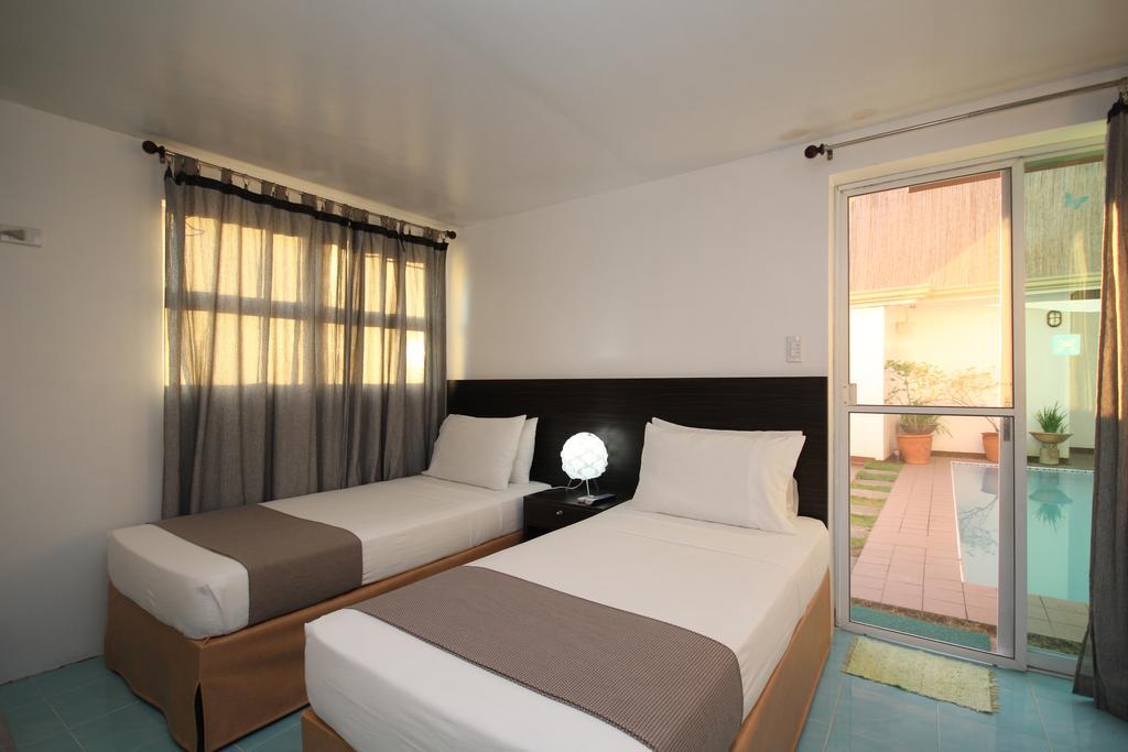 Bluewaves Westcliff Villa Balabag  外观 照片