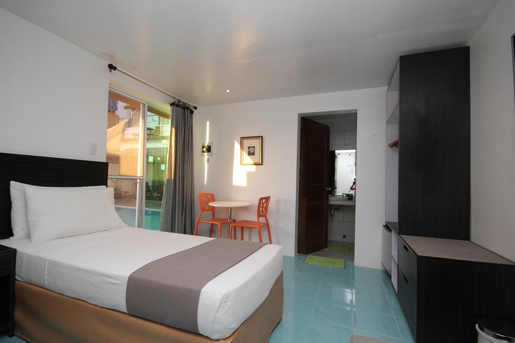 Bluewaves Westcliff Villa Balabag  外观 照片
