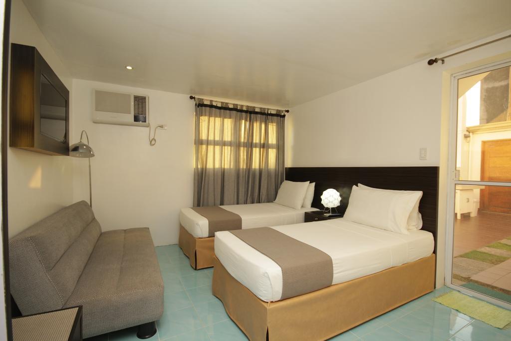 Bluewaves Westcliff Villa Balabag  外观 照片
