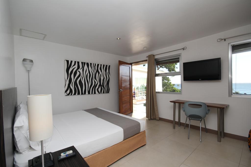 Bluewaves Westcliff Villa Balabag  外观 照片
