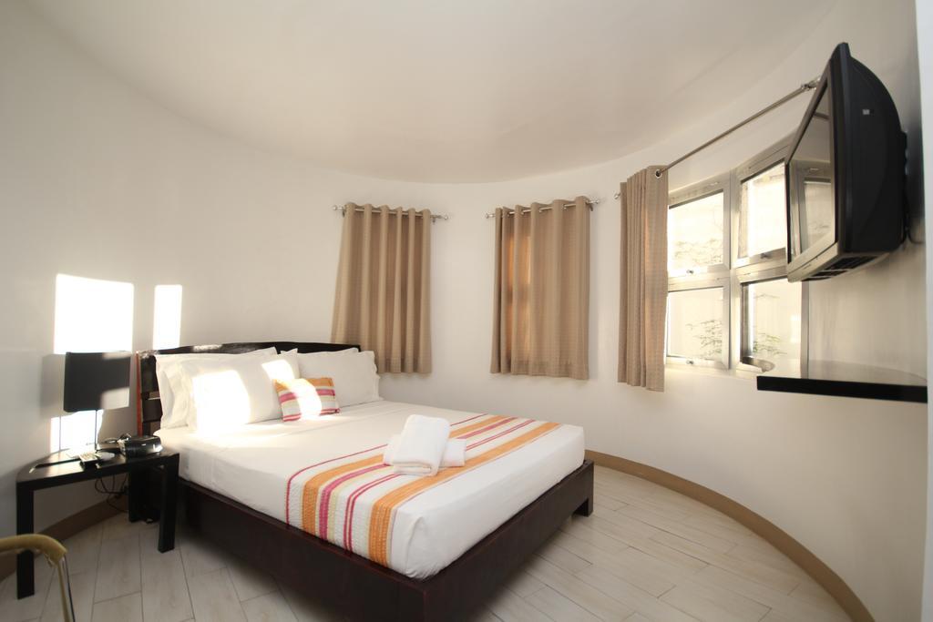 Bluewaves Westcliff Villa Balabag  外观 照片