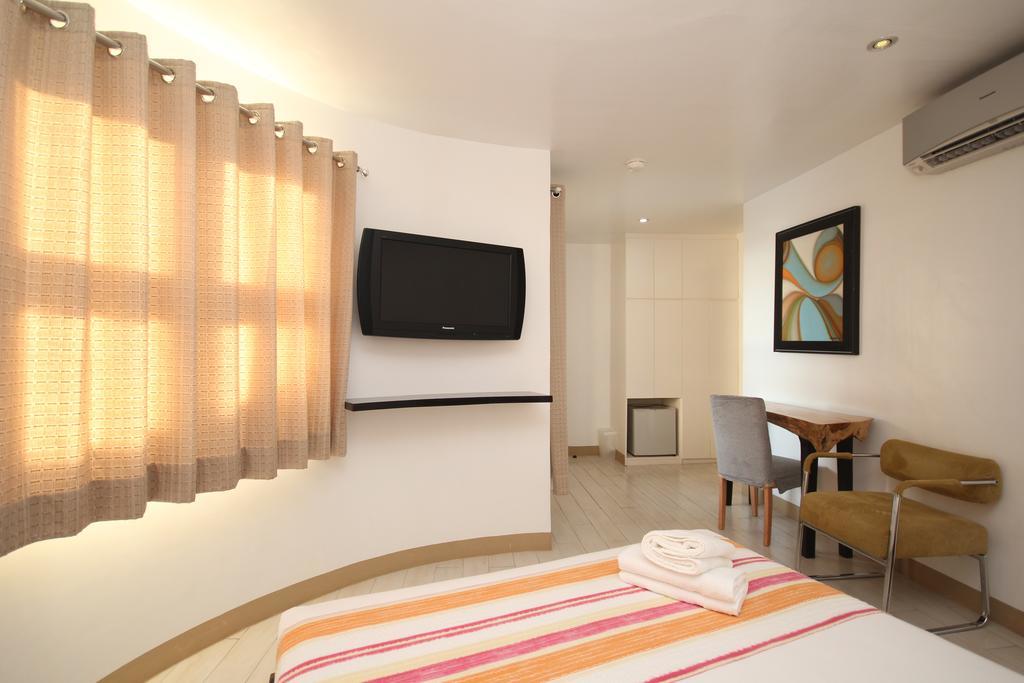 Bluewaves Westcliff Villa Balabag  外观 照片