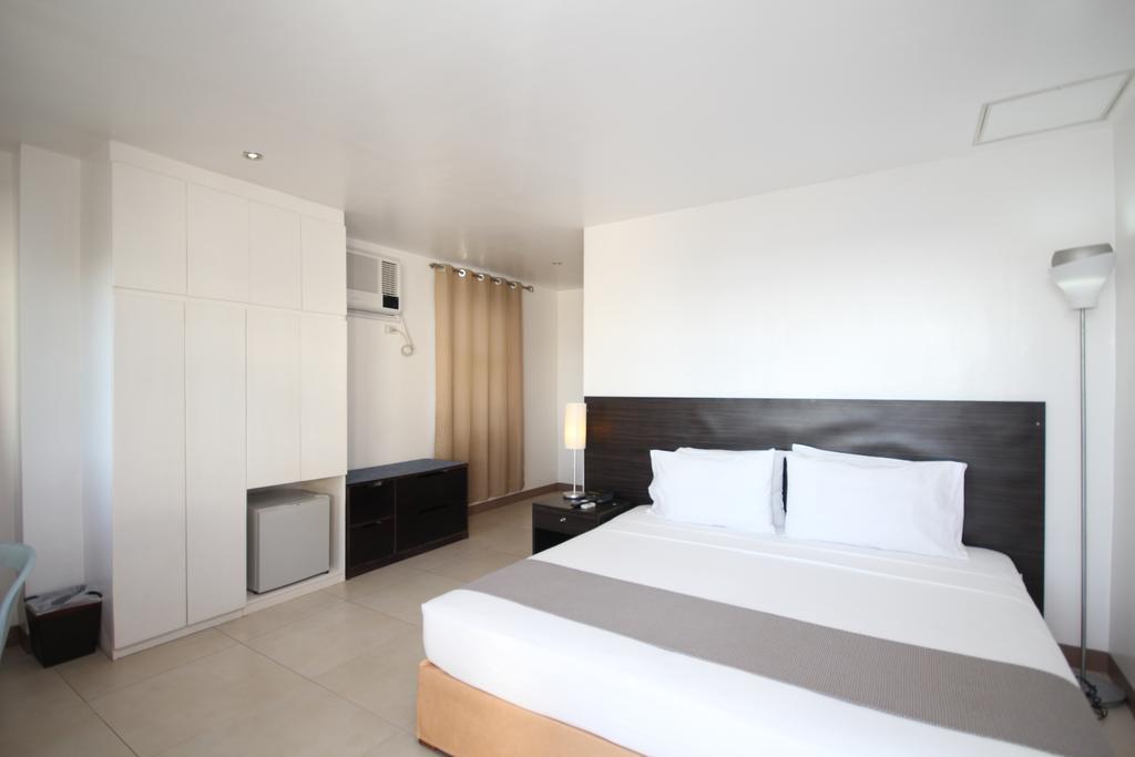 Bluewaves Westcliff Villa Balabag  外观 照片