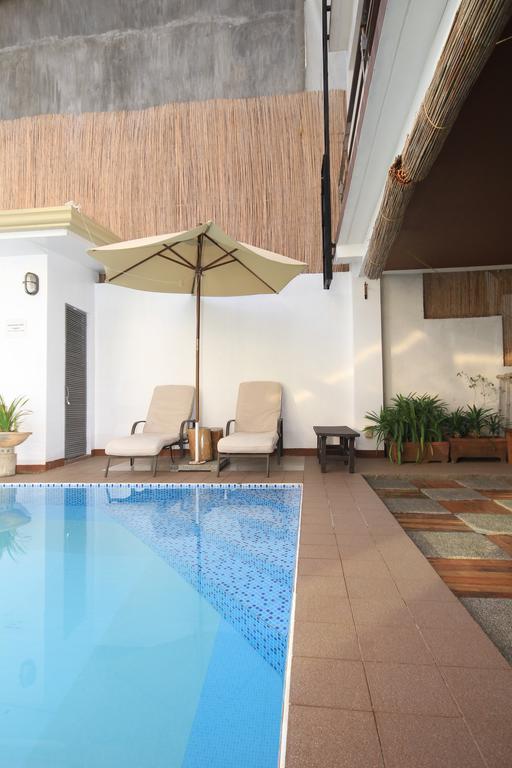 Bluewaves Westcliff Villa Balabag  外观 照片