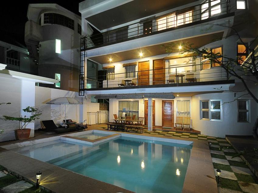 Bluewaves Westcliff Villa Balabag  外观 照片